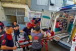 Apartman boşluğuna düşen vatandaş, itfaiye takımları tarafından kurtarıldı