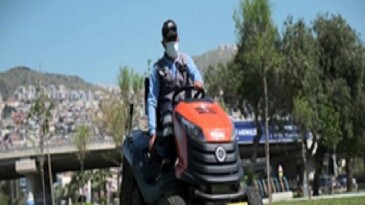 Bayram öncesi İzmir’in parklarında ağır bakım mesaisi