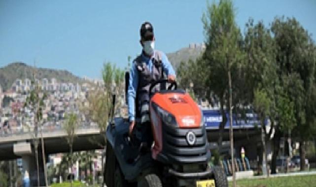 Bayram öncesi İzmir’in parklarında ağır bakım mesaisi