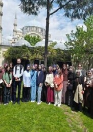 Bu proje hem okutuyor, hem gezdiriyor