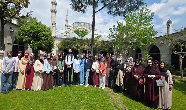 Bu proje hem okutuyor, hem gezdiriyor