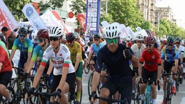 Bursa’da pedallar ‘Daha Fazla Bayan Yarışmacı’ için döndü