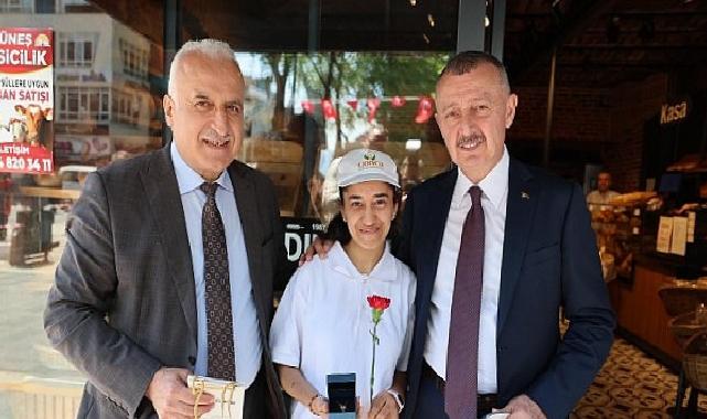 Büyükakın, ilk iş gününde de yanlarındaydı: “İyi ki varsınız”