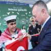Büyükakın temsili uğurlamada özel bireylerle konvoy yaptı, halay çekti