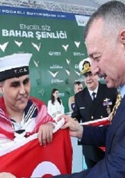 Büyükakın temsili uğurlamada özel bireylerle konvoy yaptı, halay çekti