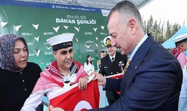 Büyükakın temsili uğurlamada özel bireylerle konvoy yaptı, halay çekti