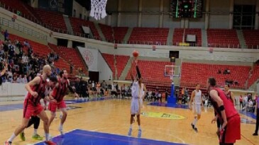 Büyükşehir Seriyi Üçüncü Maça Taşıdı