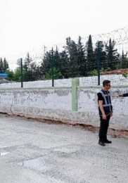 Büyükşehir’den Mevlana Caddesi ve 100. Yıl Bulvarı ortasında kaldırım ve peyzaj çalışması