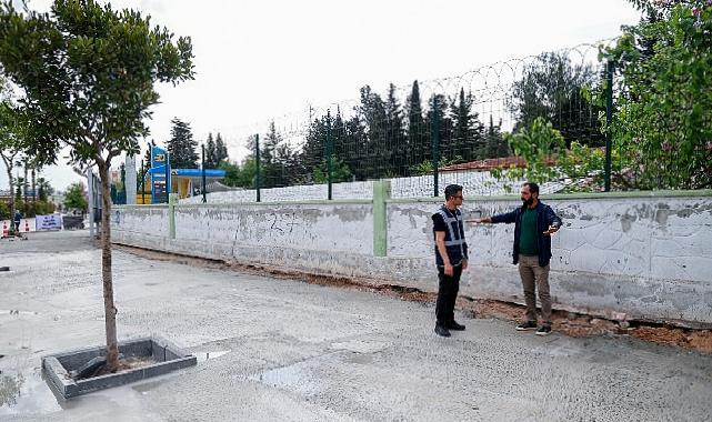 Büyükşehir’den Mevlana Caddesi ve 100. Yıl Bulvarı ortasında kaldırım ve peyzaj çalışması