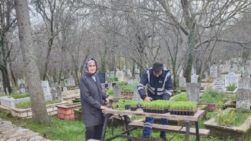 Büyükşehir’in mezarlıklarda bayram hazırlığı sürüyor