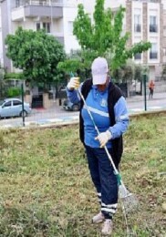 Didim Belediyesi’nden Okullarda Ot Biçme ve Etraf Düzenleme Çalışması