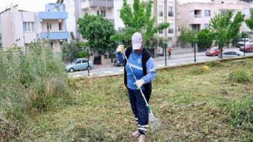Didim Belediyesi’nden Okullarda Ot Biçme ve Etraf Düzenleme Çalışması
