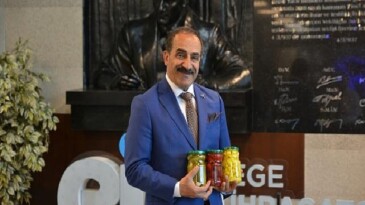 Dünya’nın turşusu İzmir’de kuruldu
