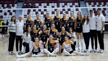 Eczacıbaşı Genç Kız Kadrosu Finalde!