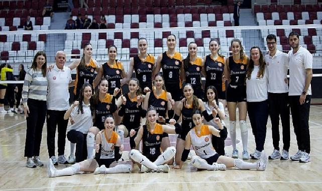 Eczacıbaşı Genç Kız Kadrosu Finalde!