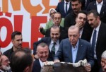 Erdoğan’a forma imzalattı