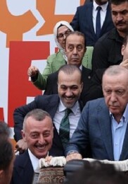 Erdoğan’a forma imzalattı