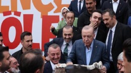 Erdoğan’a forma imzalattı