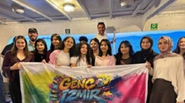 Genç İzmir gönüllüleri, Bergama Vapuru’nda buluştu