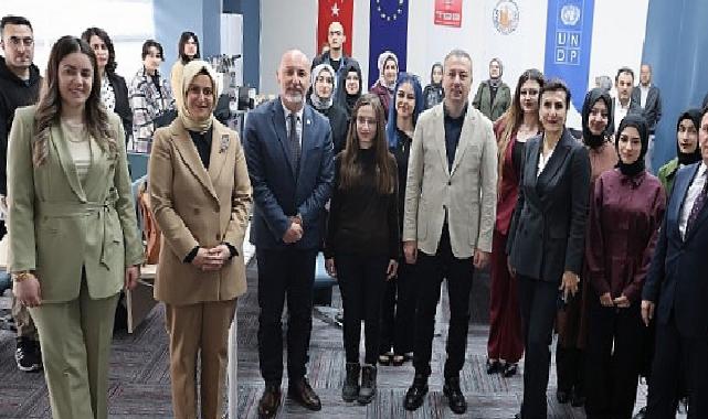 Gençler İçin Dijital Gençlik Merkezi Açıldı…