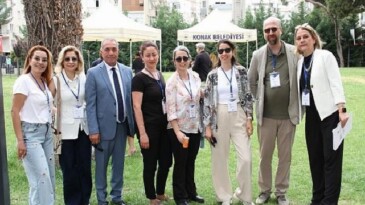 Gençliğin Görünmeyen Yarasına İzmir’den Güçlü Dokunuş: “Görünmeyeni Görmek”