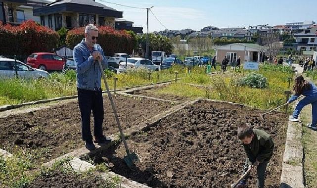 Hobi Bahçeleri’nde Dönemin Birinci Mahsulleri