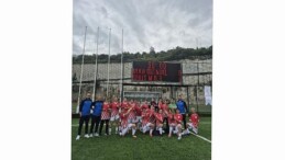 İzmirli Kız Futbol Grubu Türkiye Şampiyonu Oldu