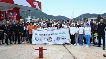 Kemer’de deniz tabanı paklığı