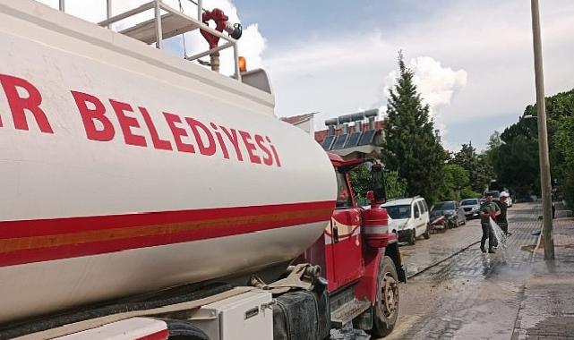 Kemer’de tozlu yollar yıkanıyor