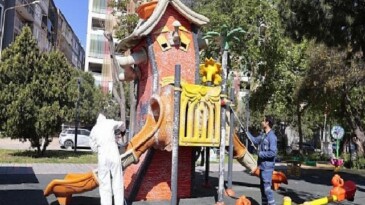 Konak’ın parklarında paklık mesaisi