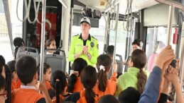 Konya’daki Öğrenciler “Nezaket Otobüsü” ile Trafikte Görgü Kurallarını Öğreniyor