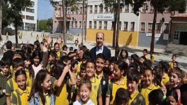 Lider Altay Mezun Olduğu Selçuk İlkokulu’nda Öğrencilerle Buluştu