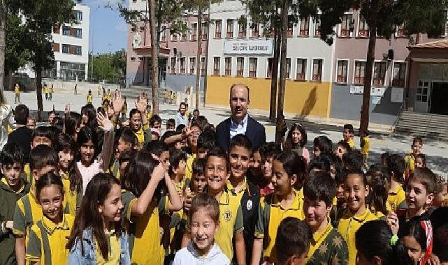 Lider Altay Mezun Olduğu Selçuk İlkokulu’nda Öğrencilerle Buluştu
