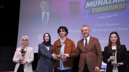 Lider Büyükakın, gençlerin münazarasından çok etkilendi: “Yarınlarımız emin ellerde”