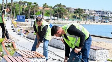 Lider Çerçioğlu Altınkum’u Rengarenk Çiçekler ile Süslüyor