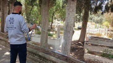 Lider Çerçioğlu’ndan Mezarlıklarda Kurban Bayramı Öncesi Paklık Çalışması