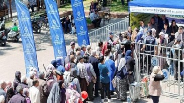 Lider Çerçioğlu’nun Öncülüğünde Cet Tohumlarından Üretilen Fideler Vatandaşlarla Buluşuyor