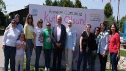 Lider Şadi Özdemir Anneler Günü’nü Bizim Mesken iştirakçileriyle kutladı