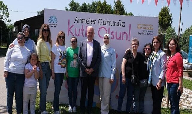 Lider Şadi Özdemir Anneler Günü’nü Bizim Mesken iştirakçileriyle kutladı