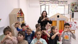 Lider Vekili Özdemir çocuklarla kreşte buluştu
