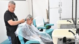 Taşınabilir Kuaför ‘den huzurevi sakinlerine bayram tıraşı