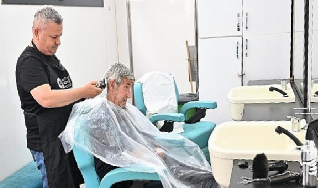 Taşınabilir Kuaför ‘den huzurevi sakinlerine bayram tıraşı