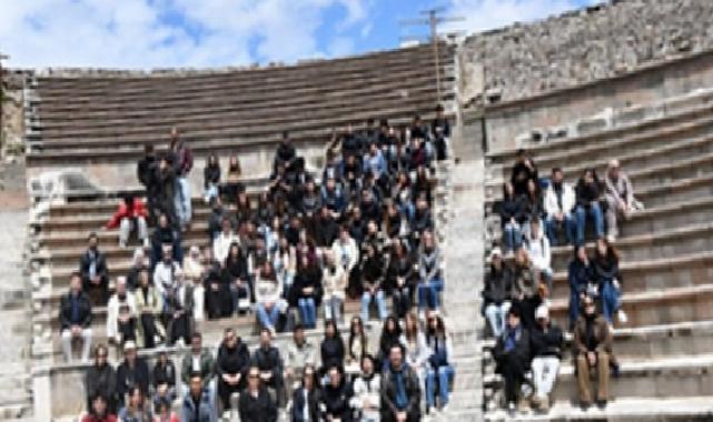 Üniversite öğrencilerine Bergama ve Ödemiş gezisi