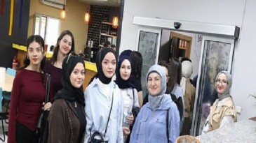 Üniversiteliler, Beyaz Kalpler’de ders işledi