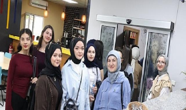 Üniversiteliler, Beyaz Kalpler’de ders işledi