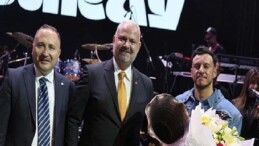 Üniversitelilerden Lider Pehlivan’a sevgi seli