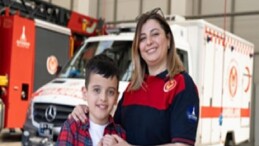 Yangında hayat kurtarıyor, meskende oğlunun umudu oluyor