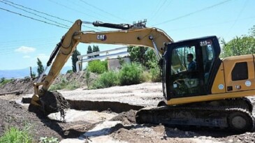 Alaşehir’de Zeytinçayı Deresi Temizlendi, Taşkın Riskine Tedbir Alındı