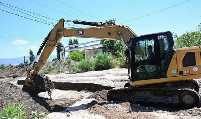 Alaşehir’de Zeytinçayı Deresi Temizlendi, Taşkın Riskine Tedbir Alındı
