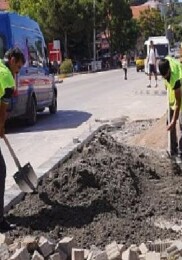 Ayvalık’ta kaldırımlar yayalar için daha inançlı, nizamlı ve kullanışlı…